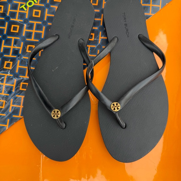 Floor sample Tory Burch Black Logo Flip Flops - Picture 4 of 10